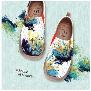 UIN Sound of Silence Toledo Art Painted Canvas Slip-On Shoes✨